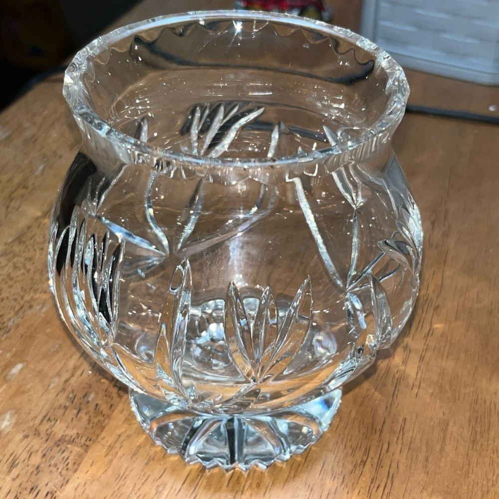 Heavy Full Lead Crystal Tulip Vase - Omega Horseshoe Mark - Deep Cut 24% Crystal - Picture 2 of 7